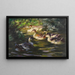 Sechs Enten auf dem Wasser unter Uferbüschen - Alexander Koester — gerahmtes Bild an der Wand