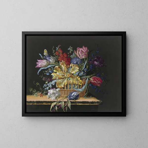 Blumenkorb mit Tulpen, Delphiniums und anderen Blumen auf einem Tisch - Barbara Regina Dietzsch — gerahmtes Bild an der Wand