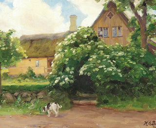 Hans Andersen Brendekilde - Blomstrende hyldebusk og hund ved indgangen til en strtkt grd i landsbyen.webp