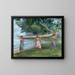 Mädchen, die ein Kanu in Vaiala, Samoa tragen - John La Farge — gerahmtes Bild an der Wand