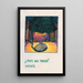 Lampe und Bücher - Karl Wiener — gerahmtes Bild an der Wand