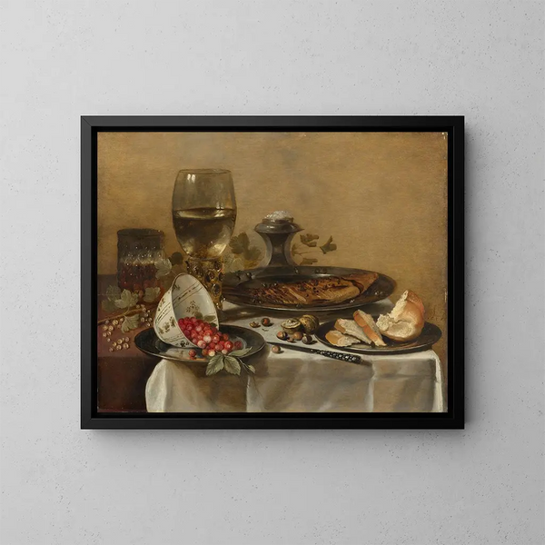 Stillleben mit geräuchertem Hering, Nüssen, weißen Johannisbeeren und Waldbeeren - Pieter Claesz — gerahmtes Bild an der Wand