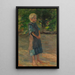 Junge Frau stehend in blauem Kleid - Thomas Herbst — gerahmtes Bild an der Wand