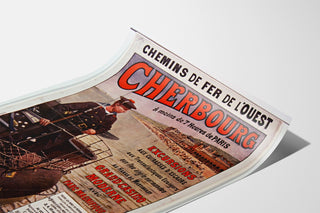 Vintage-Normandie-Poster – Cherbourg, Chemins de fer de l’Ouest, präsentiert auf einem gebogenen Blatt, perspektivische Ansicht.