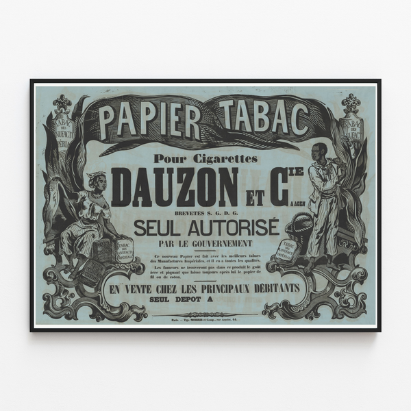 Tabakpapier-Plakat für Zigaretten — Dauzon et Cie, Agen, in einem schmalen Rahmen an einer hellen Wand.