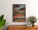 Vintage-Reiseplakat – Saint-Honoré-les-Bains, PLM, gerahmt über einer Holzkommode zwischen Pflanzen.