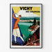 Vintage-Reiseposter – Vichy, Quellen und Tourismus, in einem feinen Rahmen an einer hellen Wand präsentiert.
