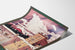 Vintage-Plakat Font-Romeu, Wintersport, auf einer leicht gebogenen Seite präsentiert, perspektivische Ansicht.