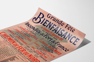Vintage-Poster Fort-de-France, Wohltätigkeitsfest, auf einer gebogenen Seite präsentiert, perspektivische Ansicht.