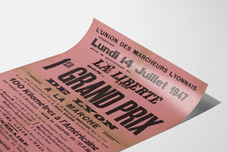 Vintage-Plakat Grand Prix de Lyon, Marsch, auf einer leicht gebogenen Seite präsentiert, perspektivische Ansicht.