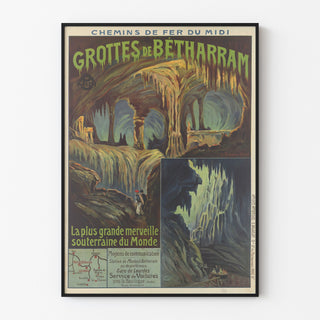 Vintage-Poster Grottes de Bétharram, in einem dünnen Rahmen an einer hellen Wand.