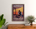 Vintage-Plakat Mulhouse, lithografische Ausstellung, gerahmt über einer Holzkommode zwischen Pflanzen.