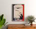 Vintage-Poster Nancy, meeting d’aviation, eingerahmt über einer Holzkommode, zwischen Pflanzen.