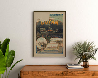 Vintage-Plakat Royan, Grand Casino municipal, gerahmt über einer Holzkommode, zwischen Pflanzen.