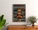 Vintage-Poster Thonon-les-Bains, gerahmt über einer Holzkommode zwischen Zimmerpflanzen.