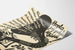 Schwarz-weißer Vintage-Wandposter mit stilisiertem Figurenmotiv