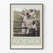 Vintage-Kodak-Poster zur Dekoration mit jungen Frauen und Kamera